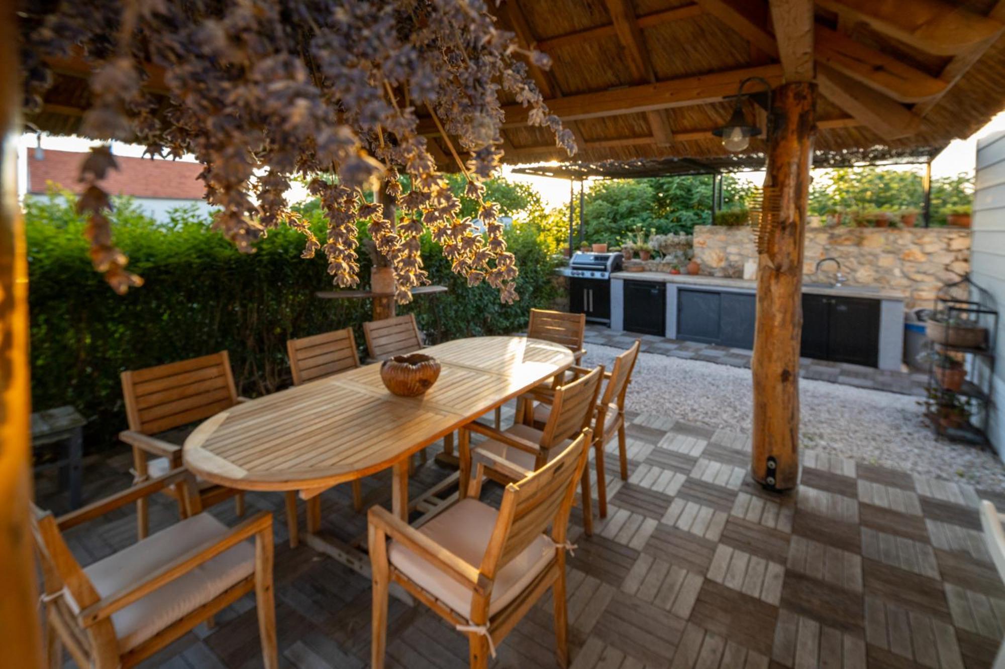 Vila Gallo Galovac  ภายนอก รูปภาพ